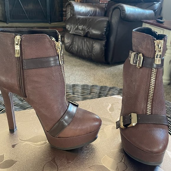 Michael Kors, ankle high heel booties - Picture 1 of 1